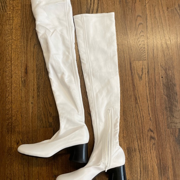 KHAITE Shoes - Elegant White Knee-High Boots